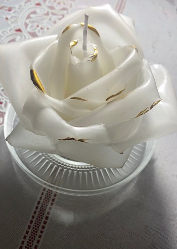 El Yapımı Altın Detaylı Beyaz Gül Şekilli Mum - Görsel 2