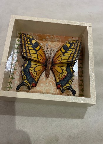 Sarı Kelebek Desenli Çerçeve - Görsel 3