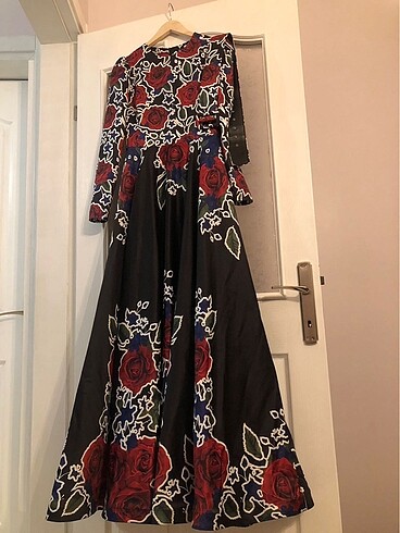 Gül Detaylı Karpuz Kollu Abiye Elbise