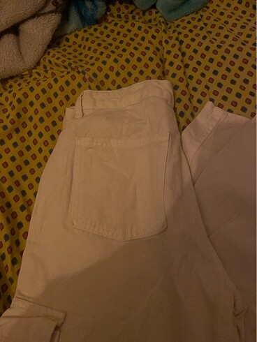 42 Beden Krem rengi kargo pantalın koton. M ama L da giyer