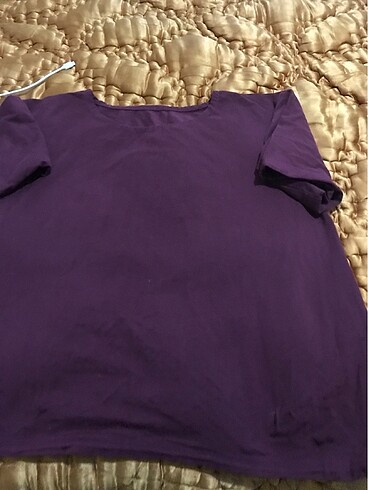 42 Beden 1 bluz 60 tl. 2 swit 80penye bordo 70 tl