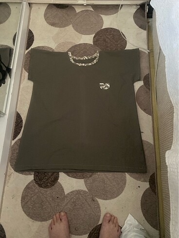 Yakası önü sim detaylu 2 kol ara. 64 cm boy 76 cm