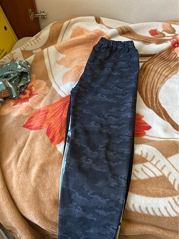 l Beden çeşitli Renk Adet 70 tl 3 ünü alana 160 olur tekde alınır. Tayt ve eşofman 
