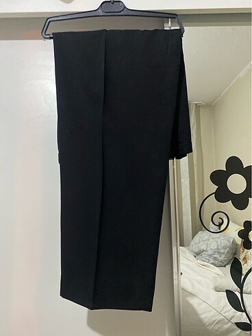 Kumaş pantalon bir kaç kez giyildi