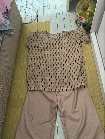 Üst. 120 tl alt 120 tl tk. 2 kol ara 64 cm boy76 cm