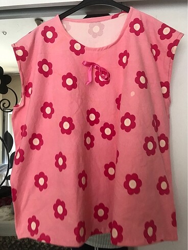 Pijama takımı yazlık yer yer desen bozuklukları var