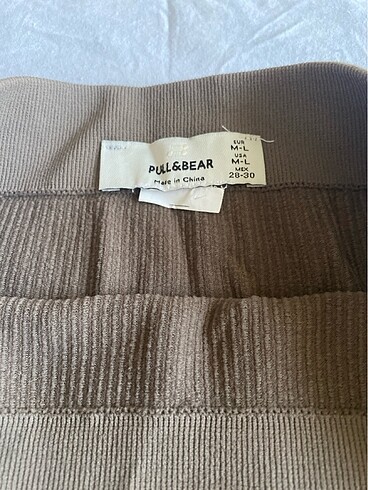 Pull and Bear Tayt sıfır üst. Kullanıldı. Tayt 200 tl. ML giyer