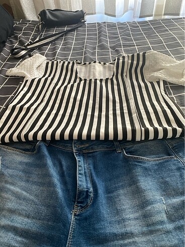 Bluz yeni 44 beden 70 tl şort. 130 tl p teklif etmeyin
