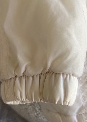 Düğmeli Beyaz bebek kapşınlu içi polarlı tertemiz Mont - Görsel 2