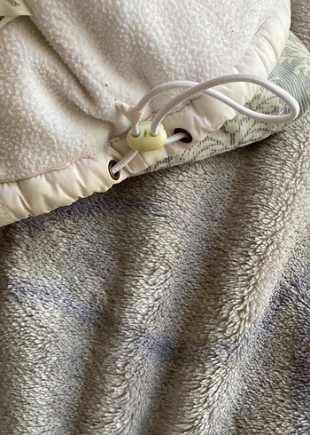 Düğmeli Beyaz bebek kapşınlu içi polarlı tertemiz Mont - Görsel 7