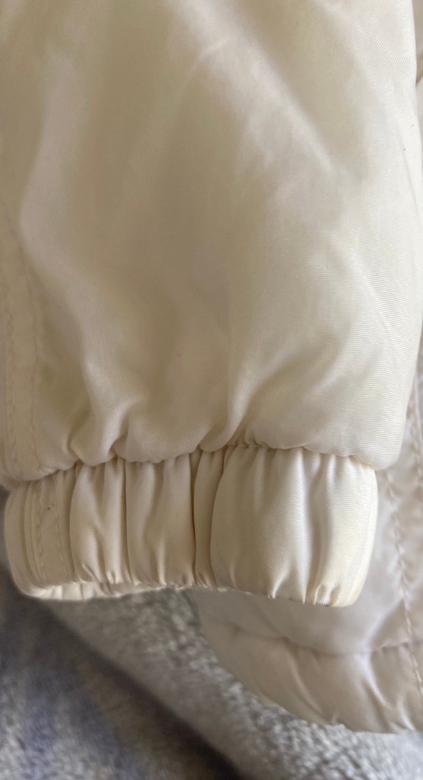 Düğmeli Beyaz bebek kapşınlu içi polarlı tertemiz Mont - Görsel 2