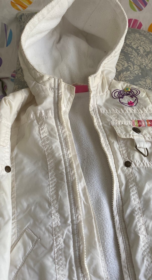 Düğmeli Beyaz bebek kapşınlu içi polarlı tertemiz Mont - Görsel 4