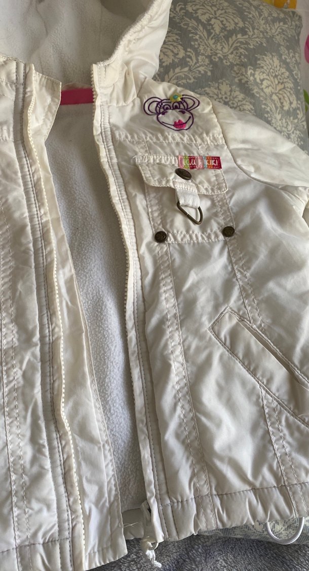 Düğmeli Beyaz bebek kapşınlu içi polarlı tertemiz Mont - Görsel 3