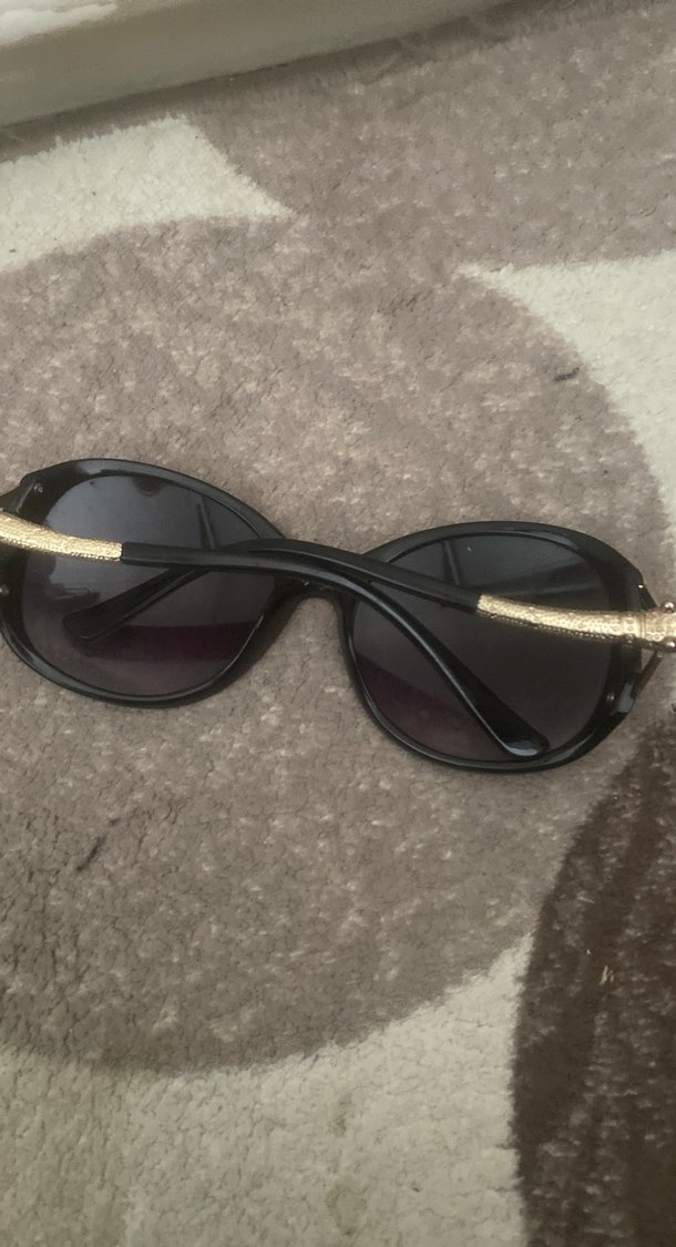 Siyah.  Gotik Kadın Güneş Gözlüğü temiz kullanıldı deforme yok - Görsel 2