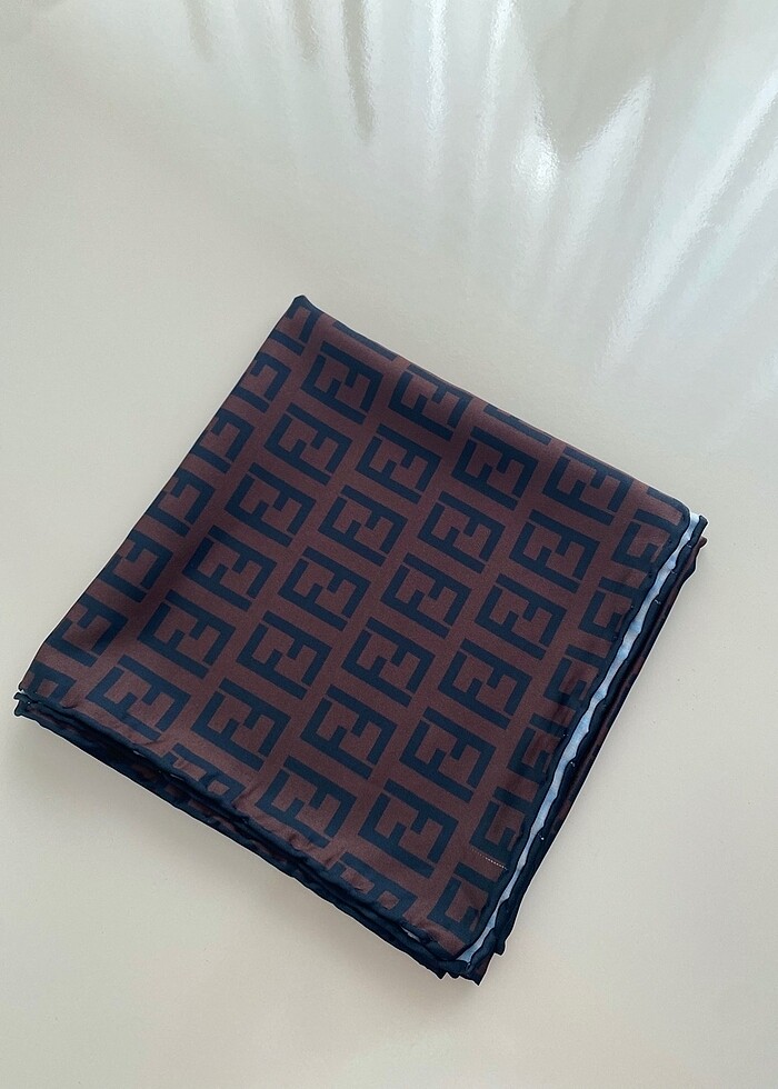 Fendi eşarp - Görsel 3