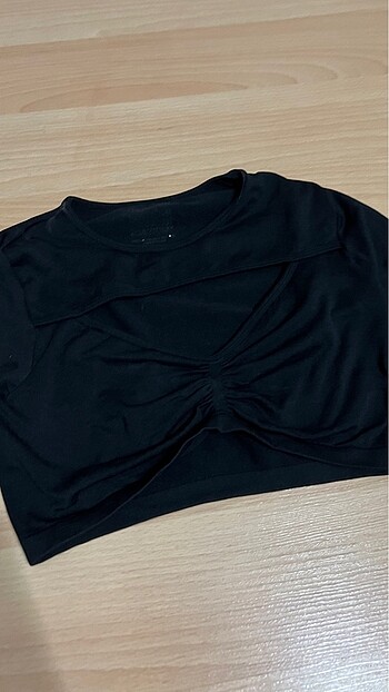s Beden bershka önü açık buzgülü crop