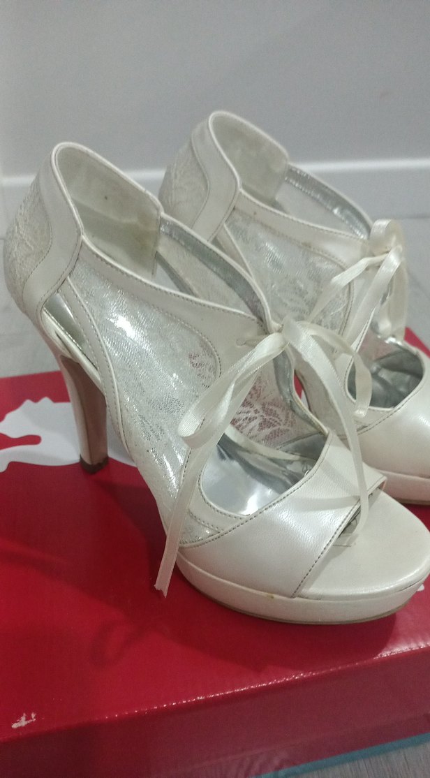 Beyaz Dantel Detaylı Yüksek Topuklu Kadın Ayakkabı - Görsel 2