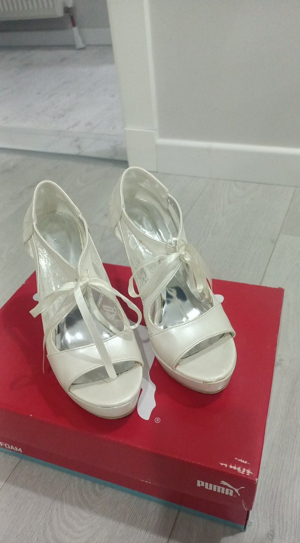 Beyaz Dantel Detaylı Yüksek Topuklu Kadın Ayakkabı - Görsel 3