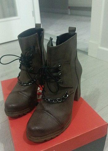 açık kahve rengi  Zincir Detaylı Deri Bot - Görsel 3