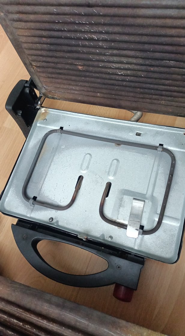 Siyah Elektrikli Tost Makinesi - Görsel 4