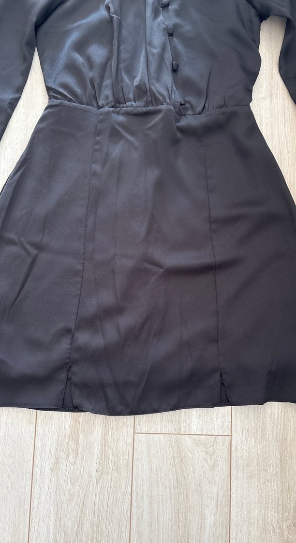 Düğmeli V Yakalı Siyah Midi Elbise - Görsel 3