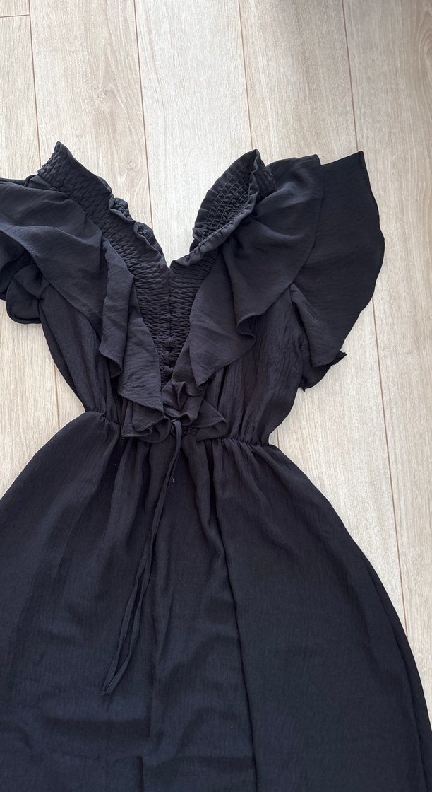 Siyah Uzun Keten Elbise, V Yakalı, Fırfırlı - Görsel 2