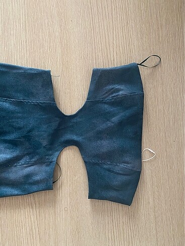 Bershka Uzun sırt dekolteli yırtmaçlı elbise