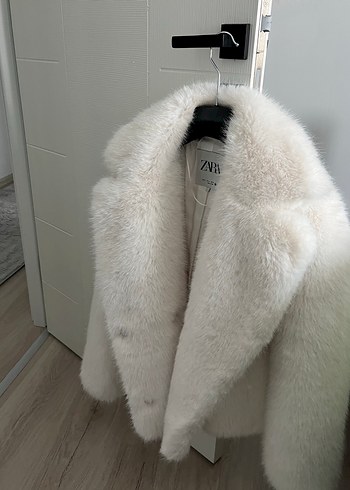 Beyaz Kürk Detaylı Midi Kadın Mont - Görsel 5