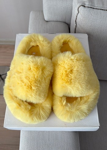 Peluş Kadın Terlik - Görsel 3