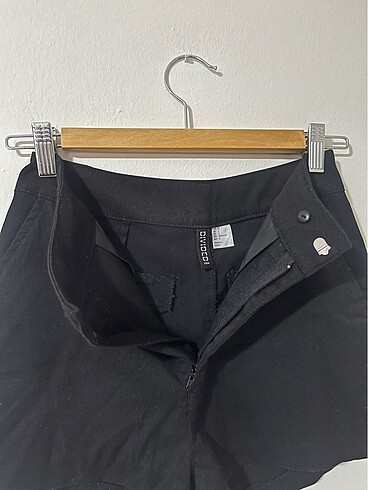 32 Beden H&M siyah mini kumaş şort