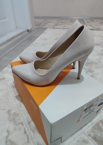 Beyaz Stiletto Topuklu Kadın Ayakkabı - Görsel 2