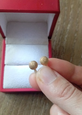 Sarı renkte altın mını küpe - Görsel 4