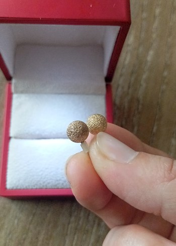 Sarı renkte altın mını küpe - Görsel 3