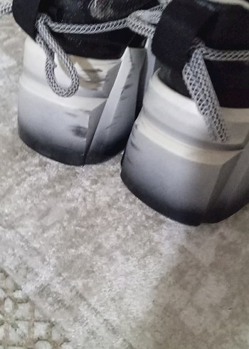 Gri Yılan Desenli Bağcıklı Kadın Spor Ayakkabı - Görsel 5