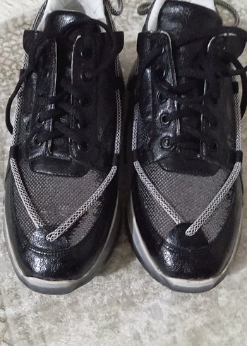 Gri Yılan Desenli Bağcıklı Kadın Spor Ayakkabı - Görsel 2