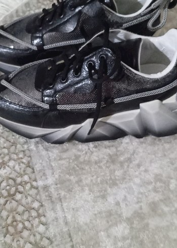 Gri Yılan Desenli Bağcıklı Kadın Spor Ayakkabı - Görsel 6