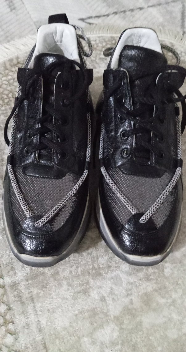 Gri Yılan Desenli Bağcıklı Kadın Spor Ayakkabı - Görsel 2