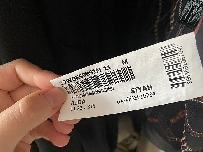 m Beden siyah Renk SİYAH DERİMOD YUZDE YUZ DERİ 1 kere kullanıldı