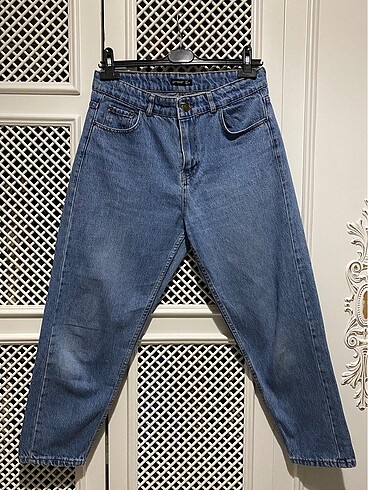 Ambar mom jean