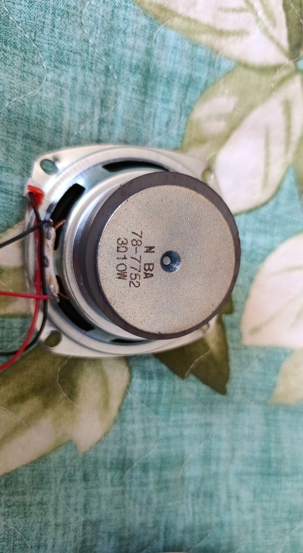 Beyaz Gri Müzik Sistemi Hoparlörleri - Görsel 2