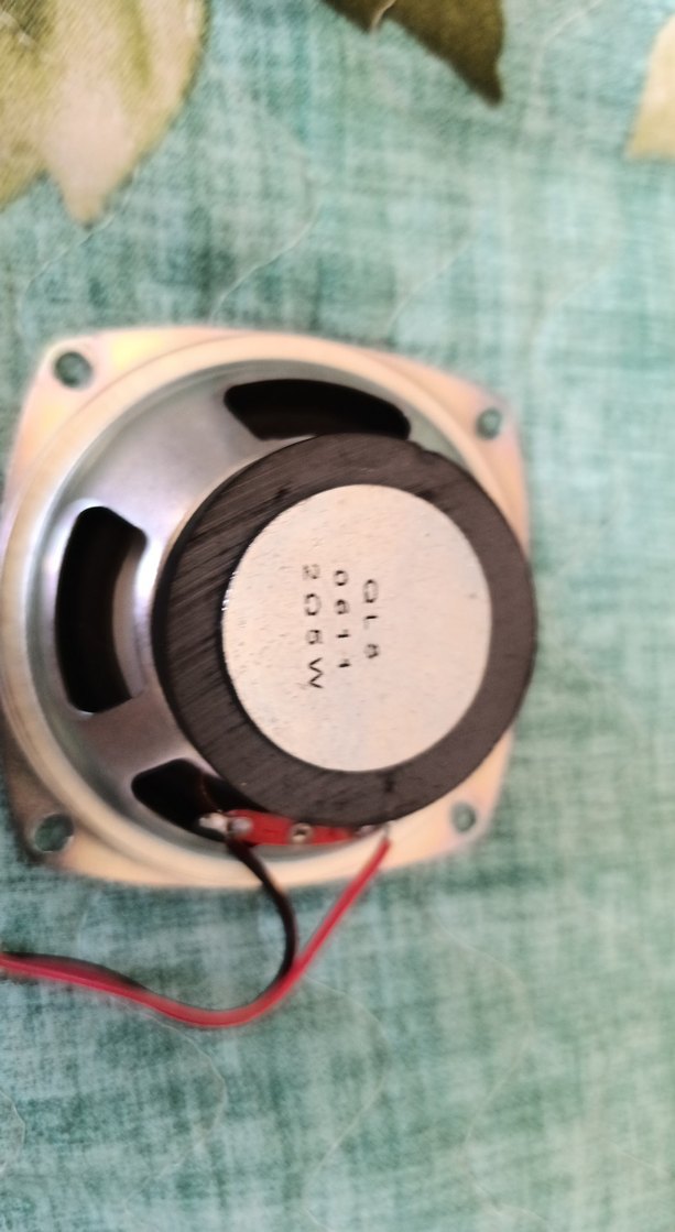 Beyaz Gri Müzik Sistemi Hoparlörleri - Görsel 3