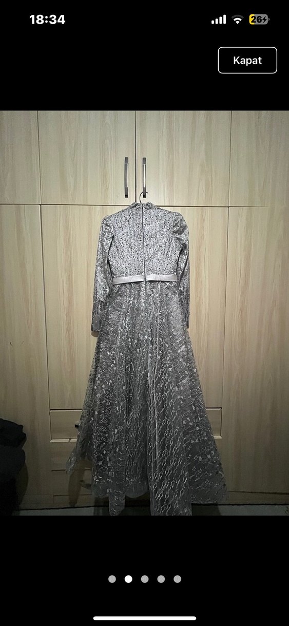 Gri Yılan Desenli Uzun Abiye Elbise - Görsel 4