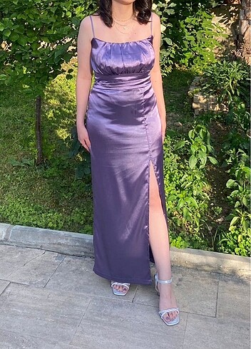 Diğer Yırtmaç Detaylı Askılı Saten Elbise