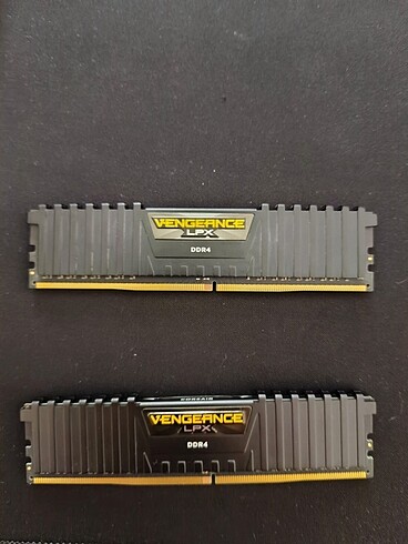 Corsair DDR4 16GB (2x8) DDR4 Ram uygun fiyat acil !