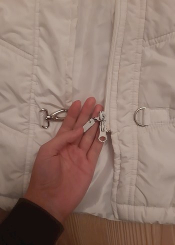 Beyaz Uzun Şişme Mont  Sıcacık, Temiz ve Şık! - Görsel 4