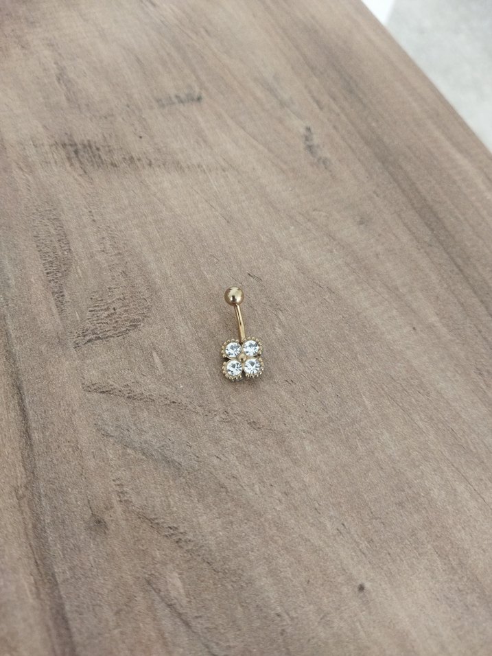 çelik Altın Renkli Minimalist Kadın Piercing - Görsel 3