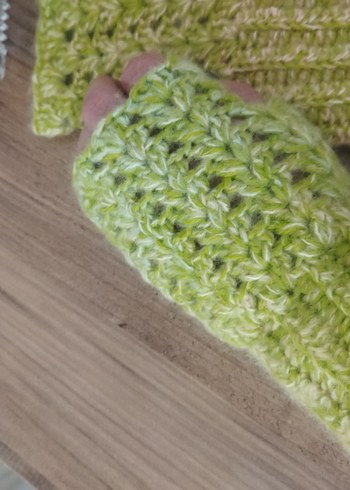 Kadın Örgü Parmaksız Yeşil Eldiven - Görsel 3