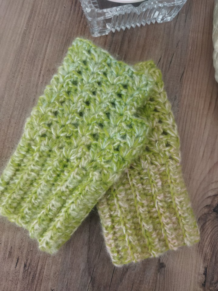 Kadın Örgü Parmaksız Yeşil Eldiven - Görsel 2