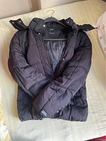 Bershka siyah şişme mont