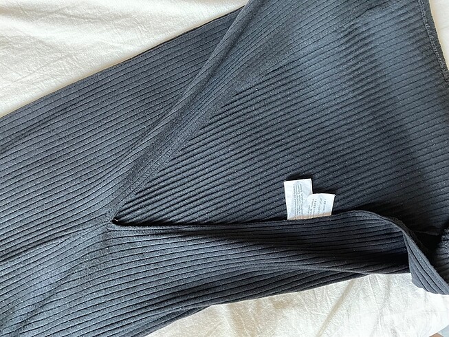 xs Beden Straplez siyah Pull and bear yırtmaçlı dar elbise